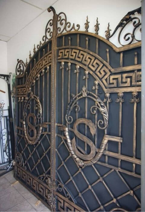 privacy driveway gate